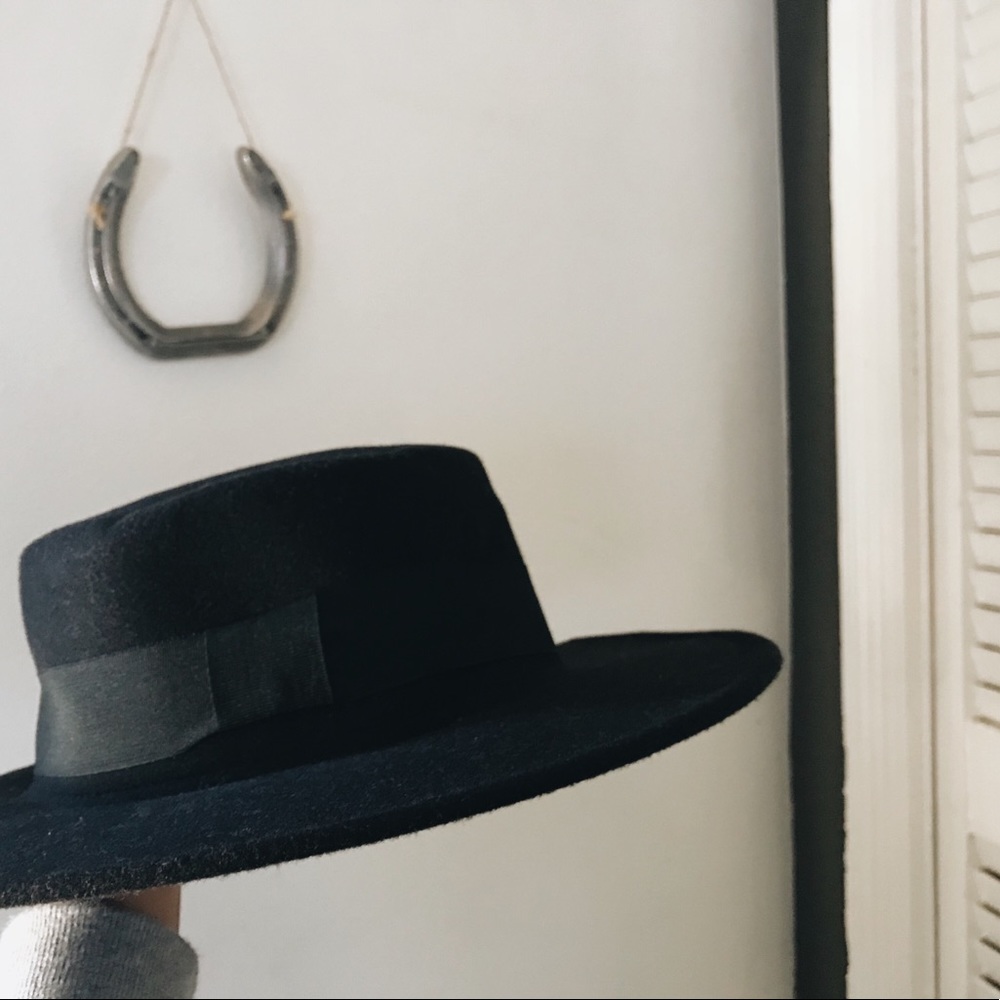 Black boat hat